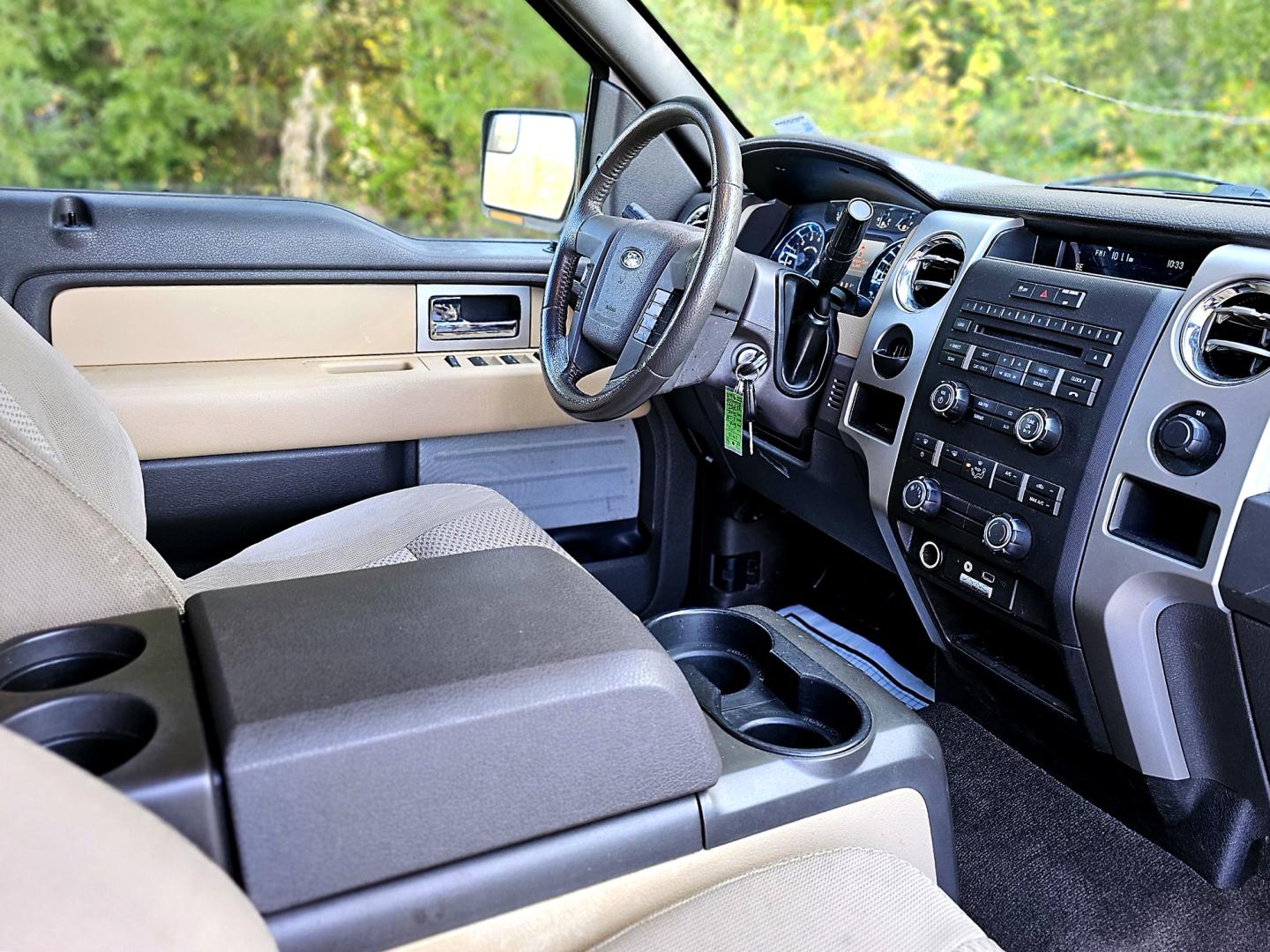 2011 White Ford F-150 LXT SuperCrew 5.5-ft. Bed 2WD (1FTEW1CM3BF) with an 3.7L V6 DOHC 24V engine, 4-Speed Automatic transmission, located at 18001 Kellogg Rd, Saucier, MS, 39574, (228) 832-1441, 39.421459, -76.641457 - Photo#18